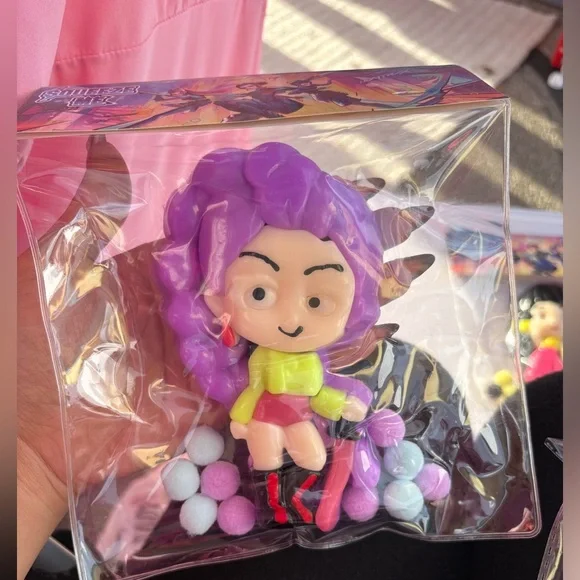 K- pop Demond hunter Squeeze Me Toy - Purple and hipper surprise box - Picture 2 of 3